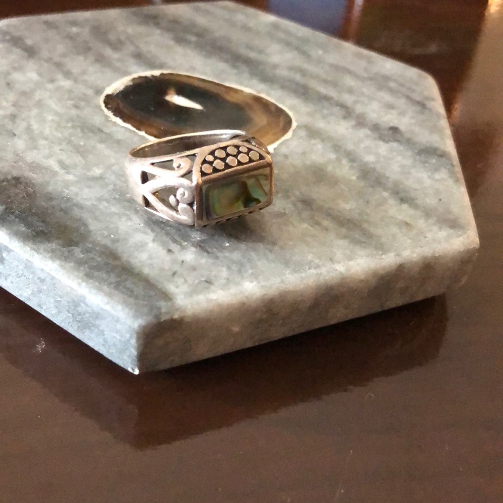 Size 8 ring. Gem in the middle. Silver metal
